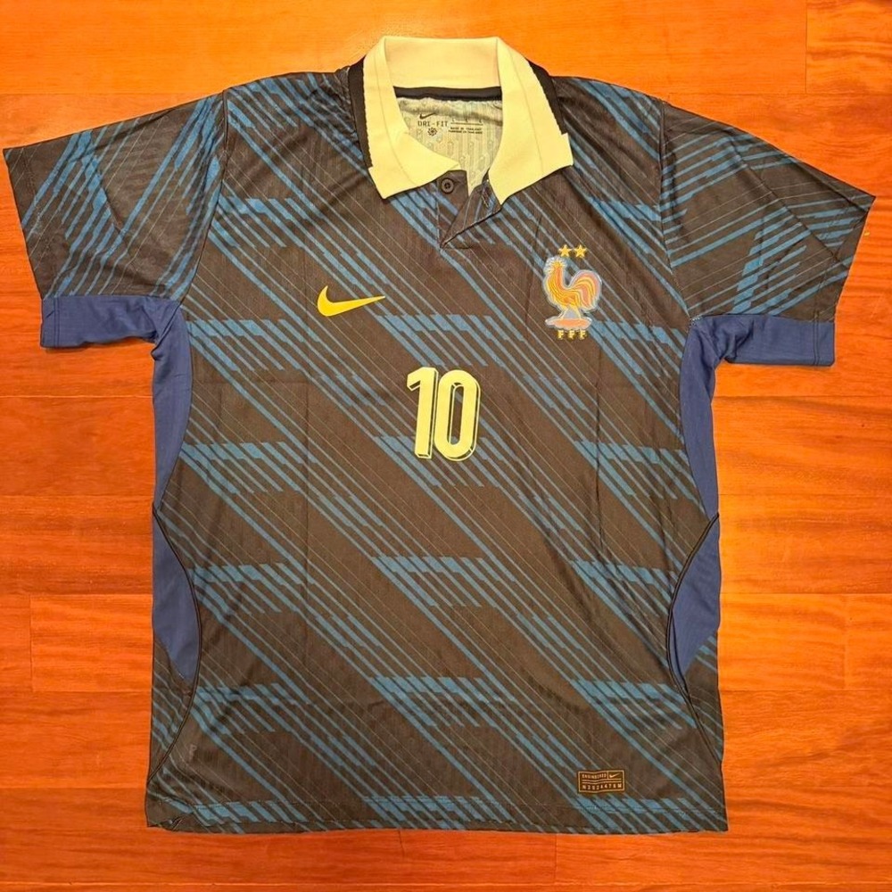 Kylian Mbappé 10 France home kit 2026 World Cup edition Brand new with tags